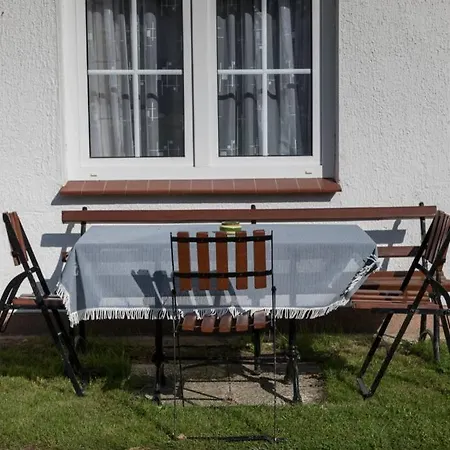 Silke - östlich Der Dorfstraße In Insel Hiddensee