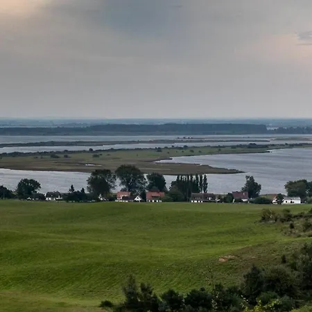 Silke - östlich Der Dorfstraße In Insel Hiddensee Grieben